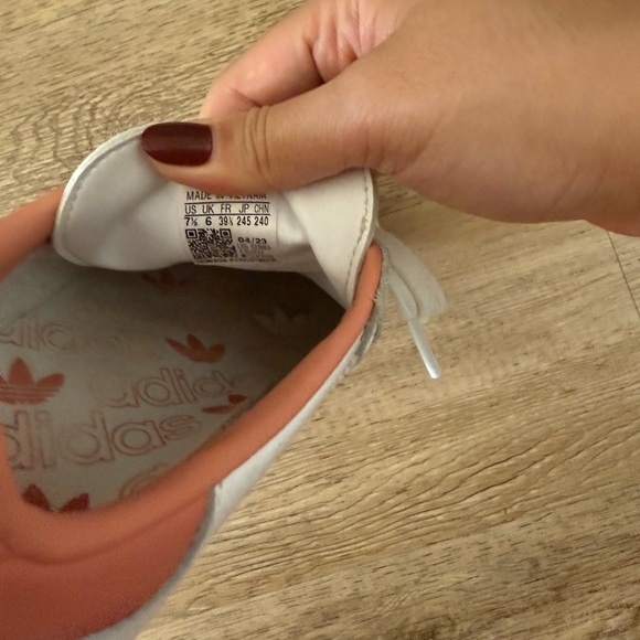 Women’s Adidas Samba - Picture 4 of 8